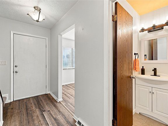 5th image of 103 Springwater Ct