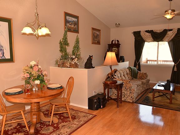 Kitchen eating space