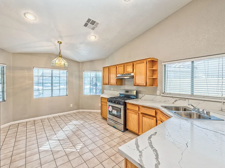 6412 Blacklion Ct — Photo 10