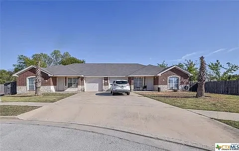 3 bed, 1200 sqft, $1,375 — Photo 1