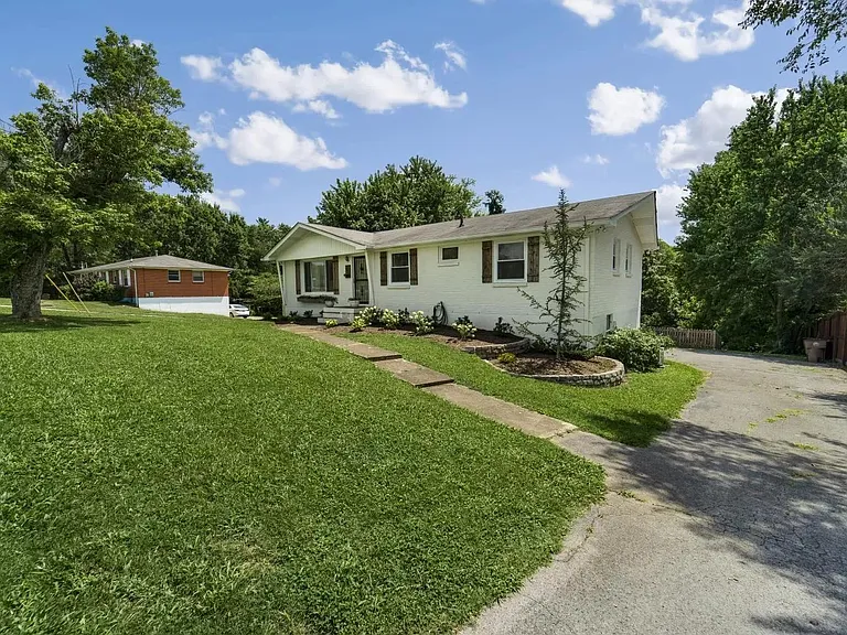 517 Brewer Dr — Photo 5