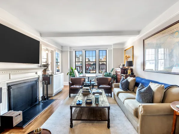 302 West 12th Street image 1 of 7