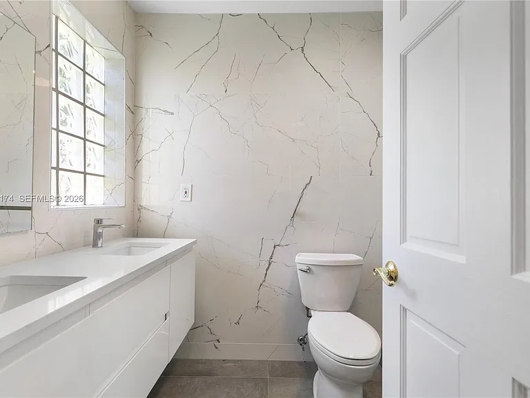 330 Coconut Isle Dr — Photo 20