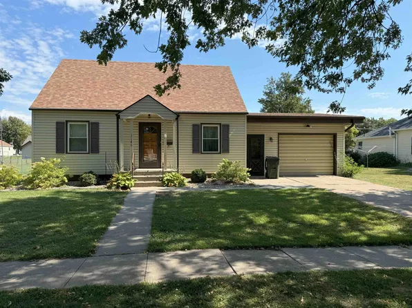 1140 N 6th St, David City, NE 68632