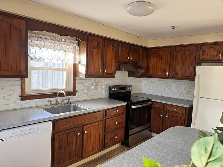 35 Birchland Ave #2 — Photo 11