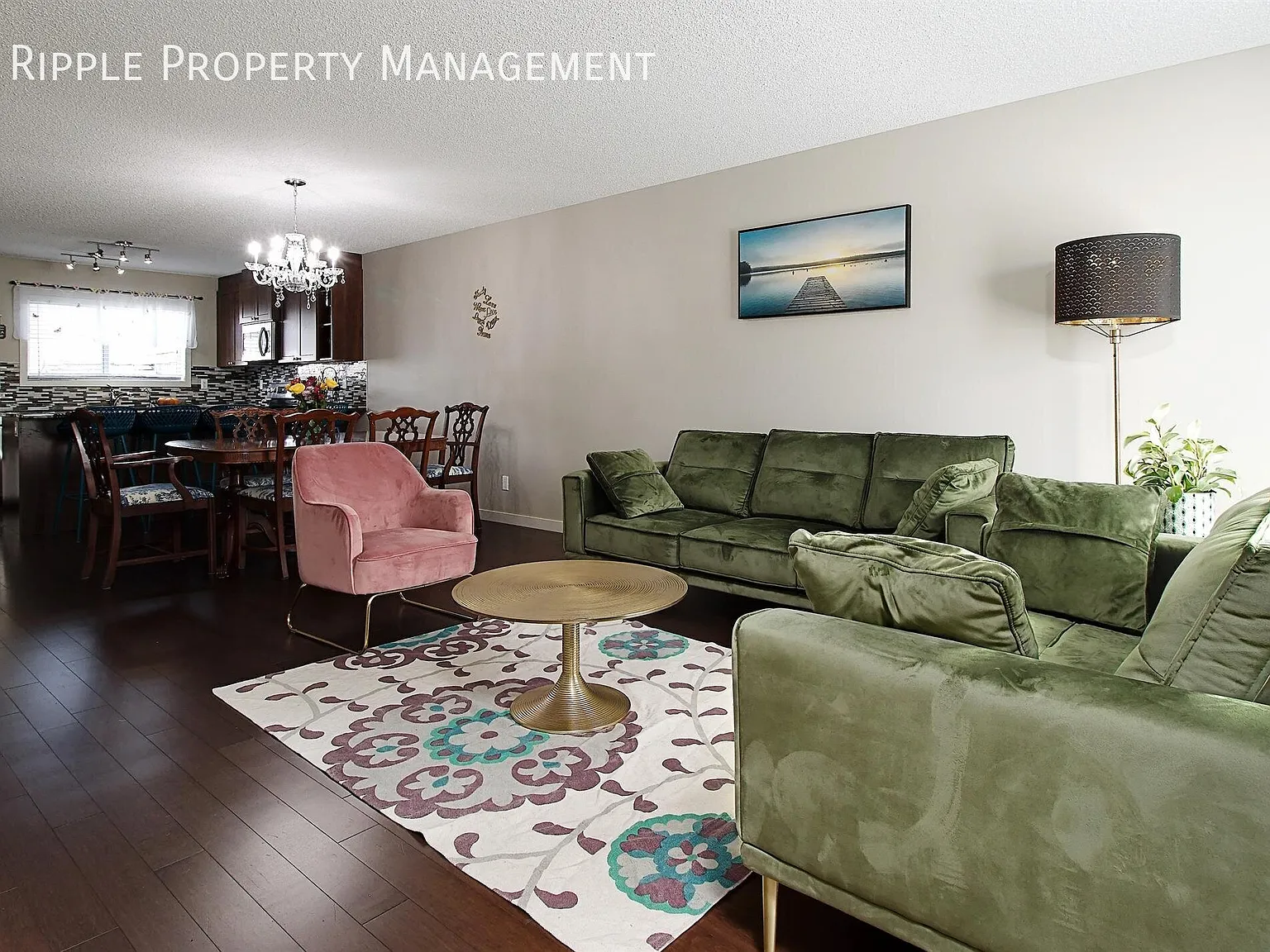Spacious 3 bedroom 2 bathroom townhouse in the community of Legacy — Photo 2
