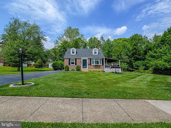 2nd image of 214 Parkview Dr