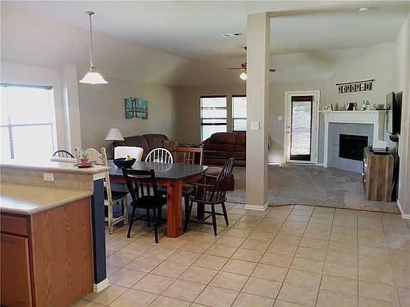 5th image of 1705 Castle Creek Dr