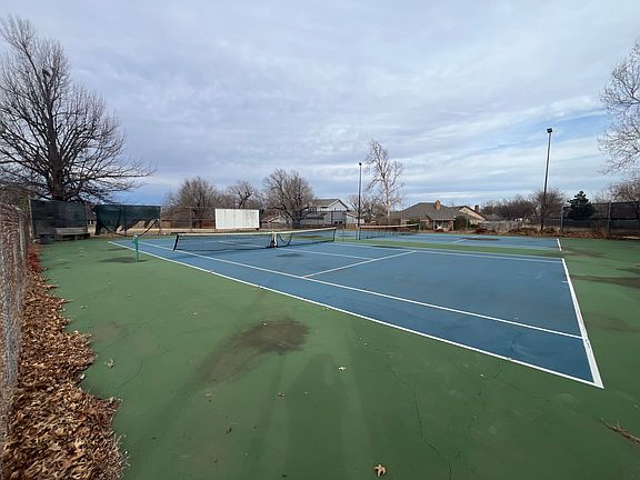 5th image of 8725 Rolling Green Ave