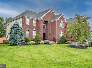24 Opal Dr, Robbinsville, NJ 08691
