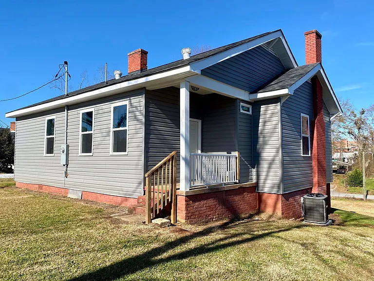 18 Sirrine St — Photo 35