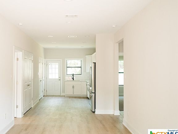 5th image of 864 N Union Ave