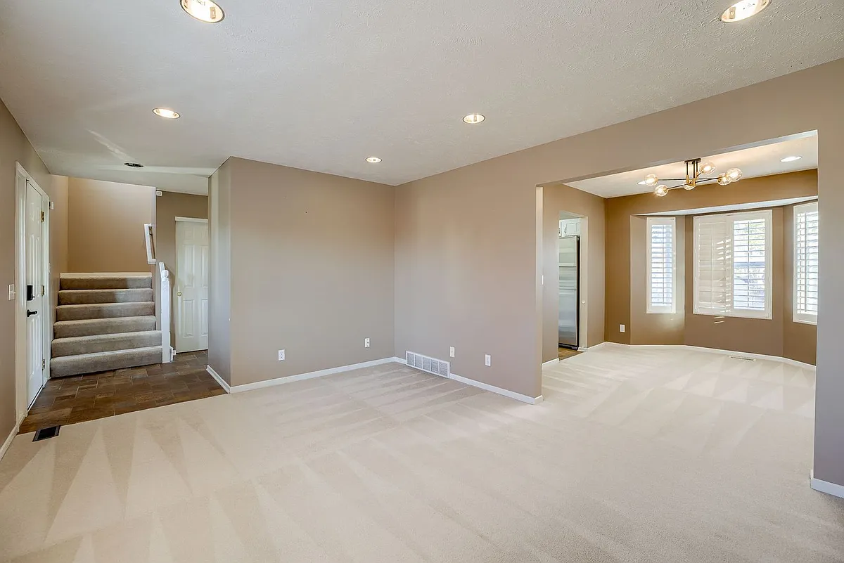 Building Photo - 14704 Ruggles St
