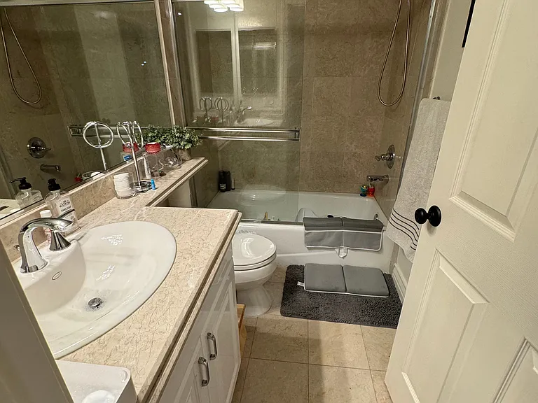 1253 Granville Ave #5 — Photo 11