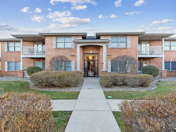 9802 Wildwood Cir Unit 1-B, Munster, IN 46321