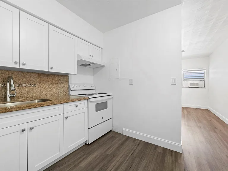 15940 NE 19th Ct #3 — Photo 8