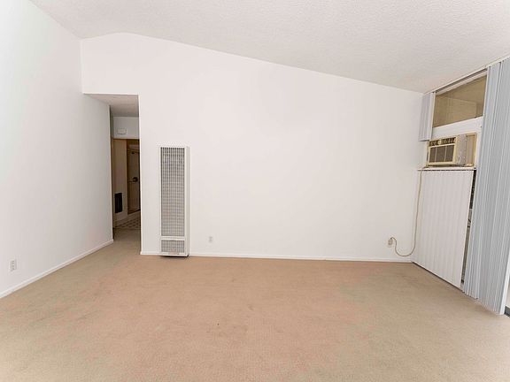 3rd image of 11712 Darlington Ave #5