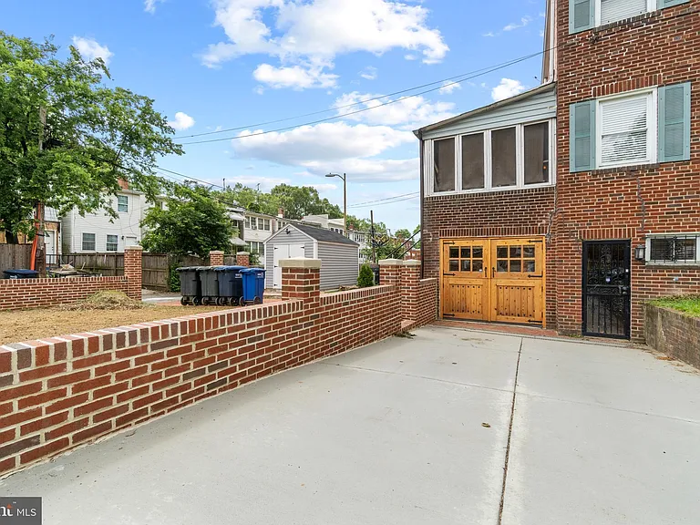 441 21st St NE #B — Photo 3