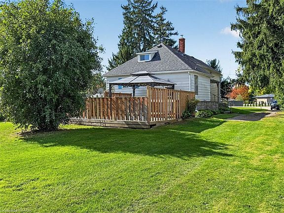 2nd image of 2644 Cockshutt Rd