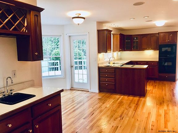 3rd image of 50 Juniper Dr