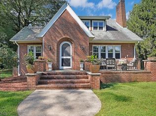 7 Riverview Ave, Gladstone, NJ 07934