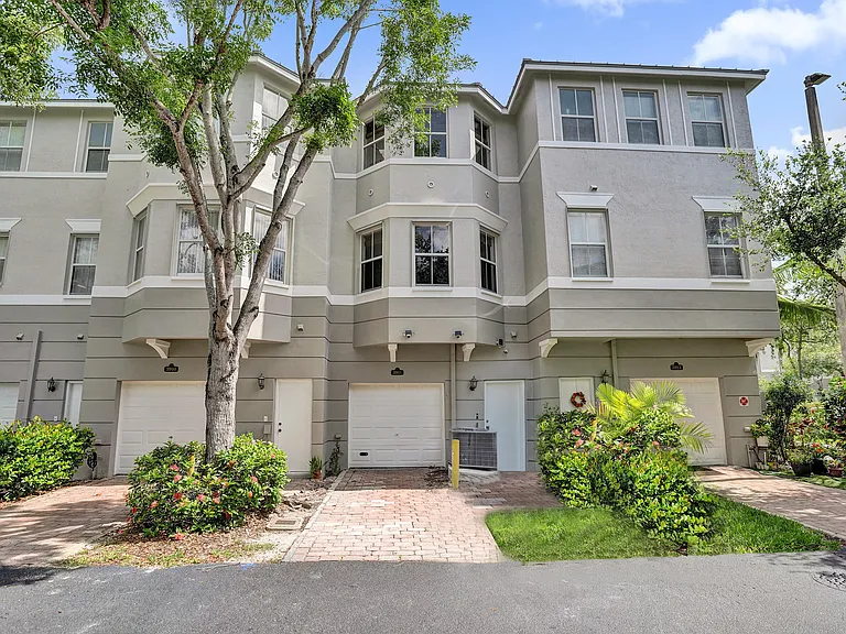 3911 Shoma Dr — Photo 36