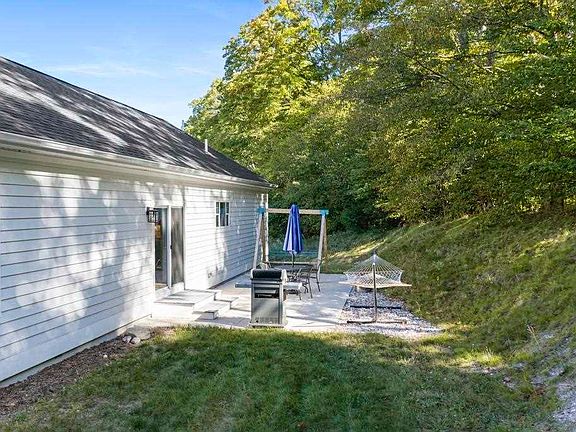 2nd image of 2355 Countryside Ln