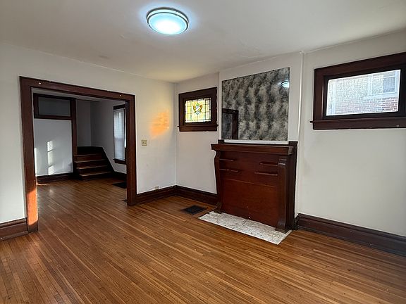 2nd image of 214 13th Ave #214