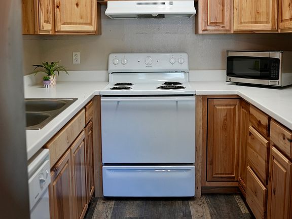 3rd image of 1256 Warner St #C