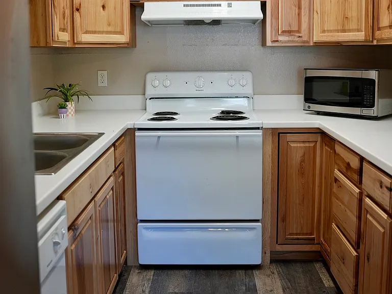 1256 Warner St #C — Photo 3