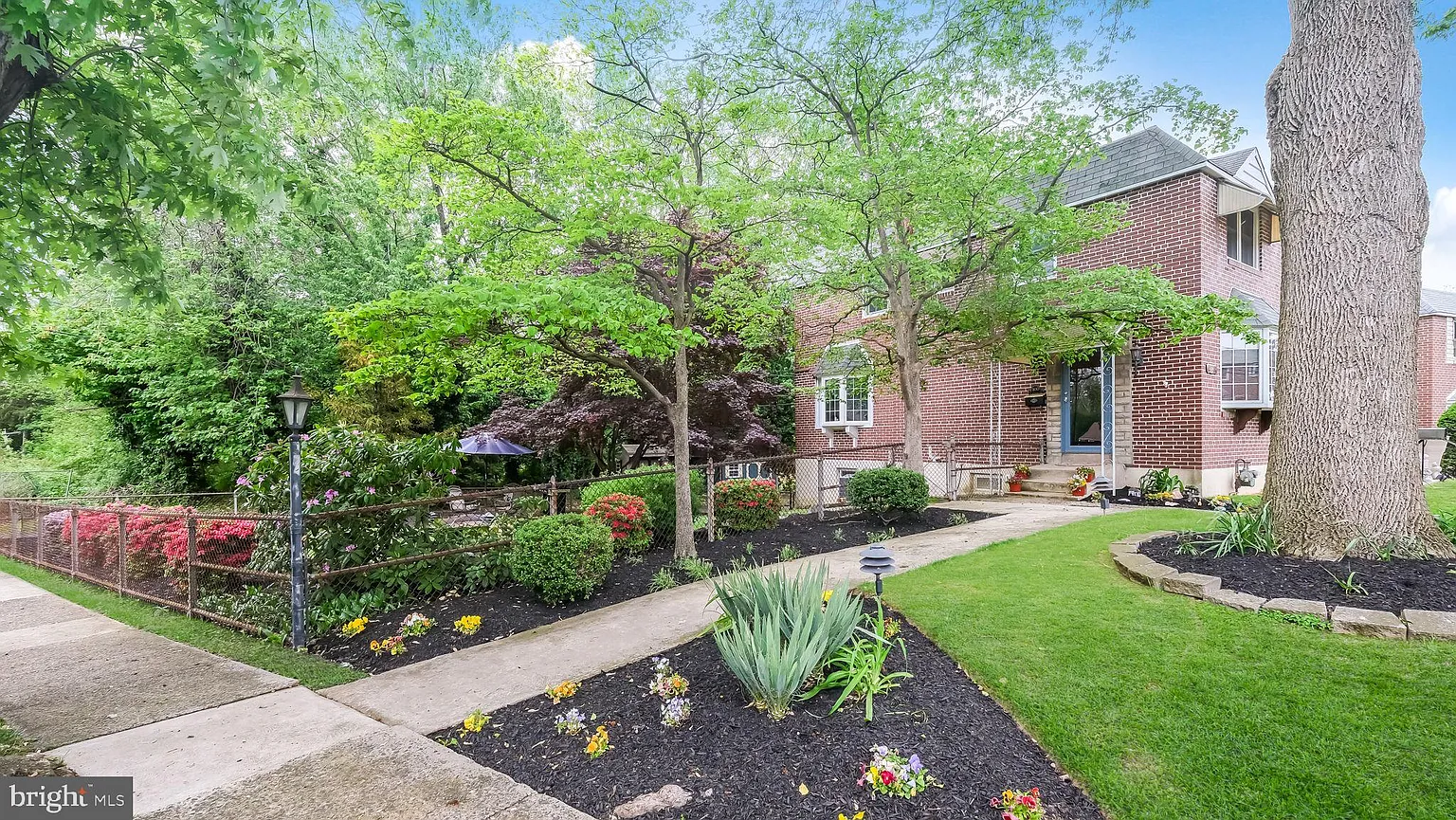 100 Lakeview Dr photo 1