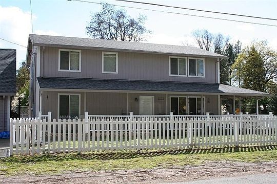 5th image of 585 N 1st Ave