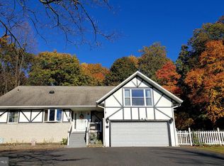 704 Gottwald Dr, Bethlehem, PA 18015