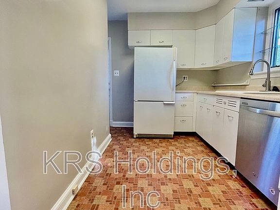 2nd image of 2911 Linden Ln