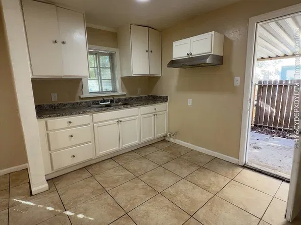 1004 El Tejon Ave, Bakersfield, CA 93308