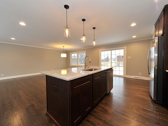 5th image of 15405 Cherry Ln
