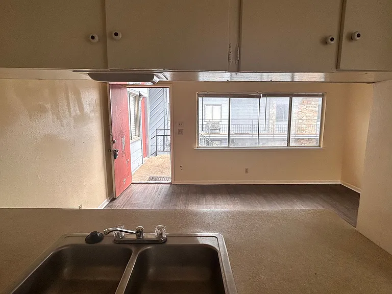2408 Longview St — Photo 7