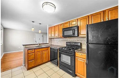 345-357 W Johnson St Photo 1