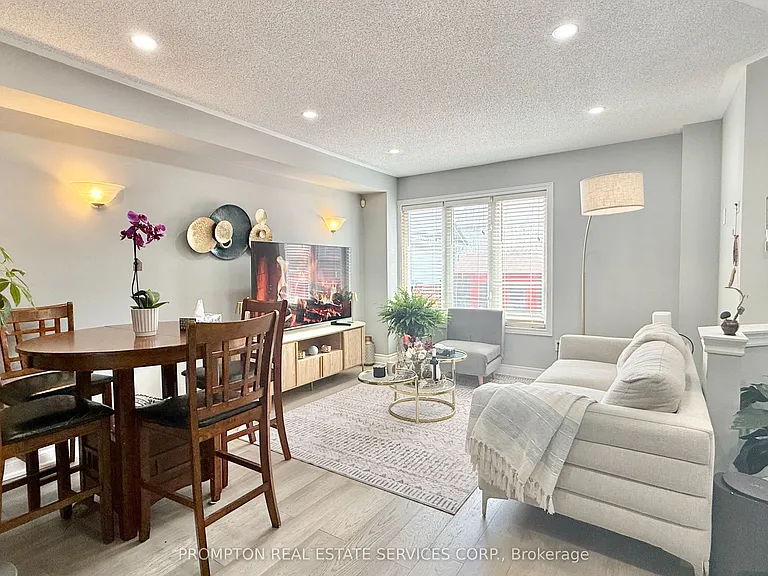 2037 Bur Oak Ave — Photo 8