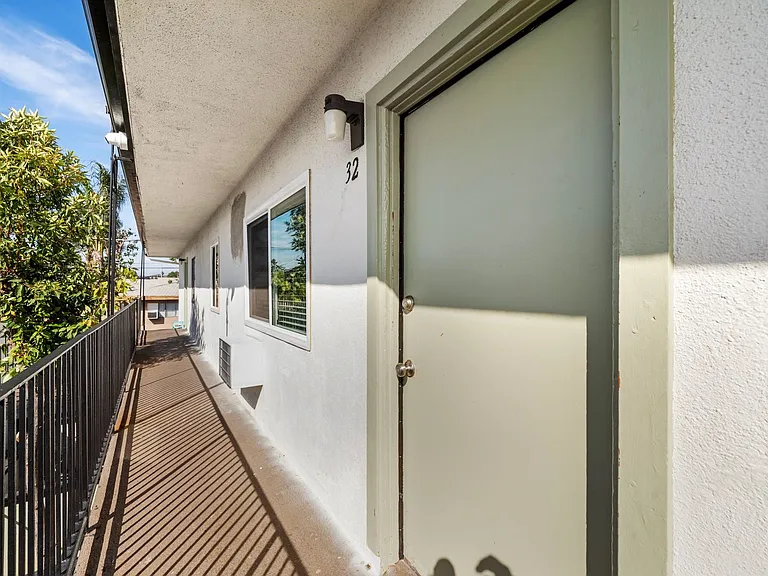 Colima Apartments — Photo 16
