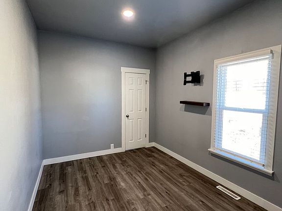 4th image of 1913 E Dalton Ave