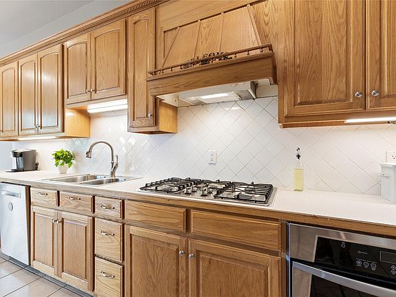 3rd image of 515 Liberty Dr