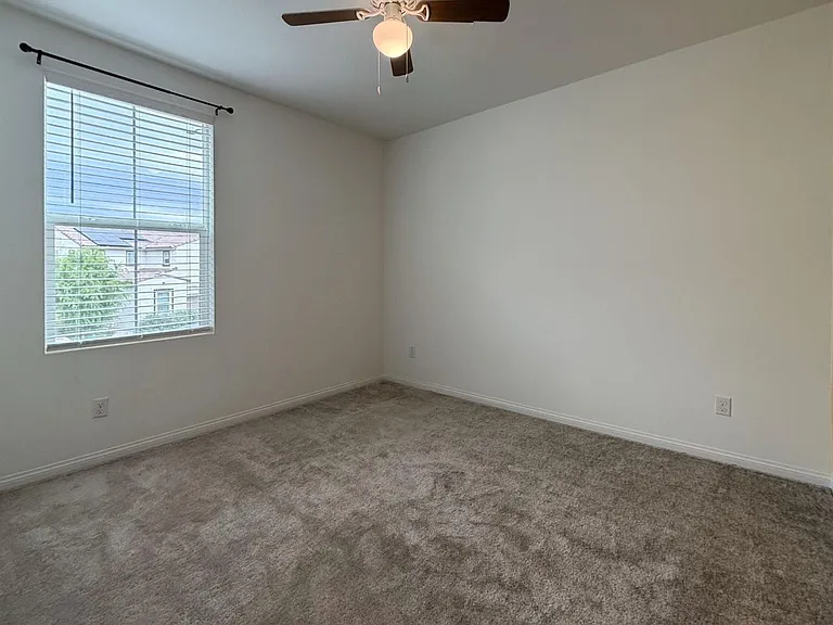 1685 Camellia Ln — Photo 19