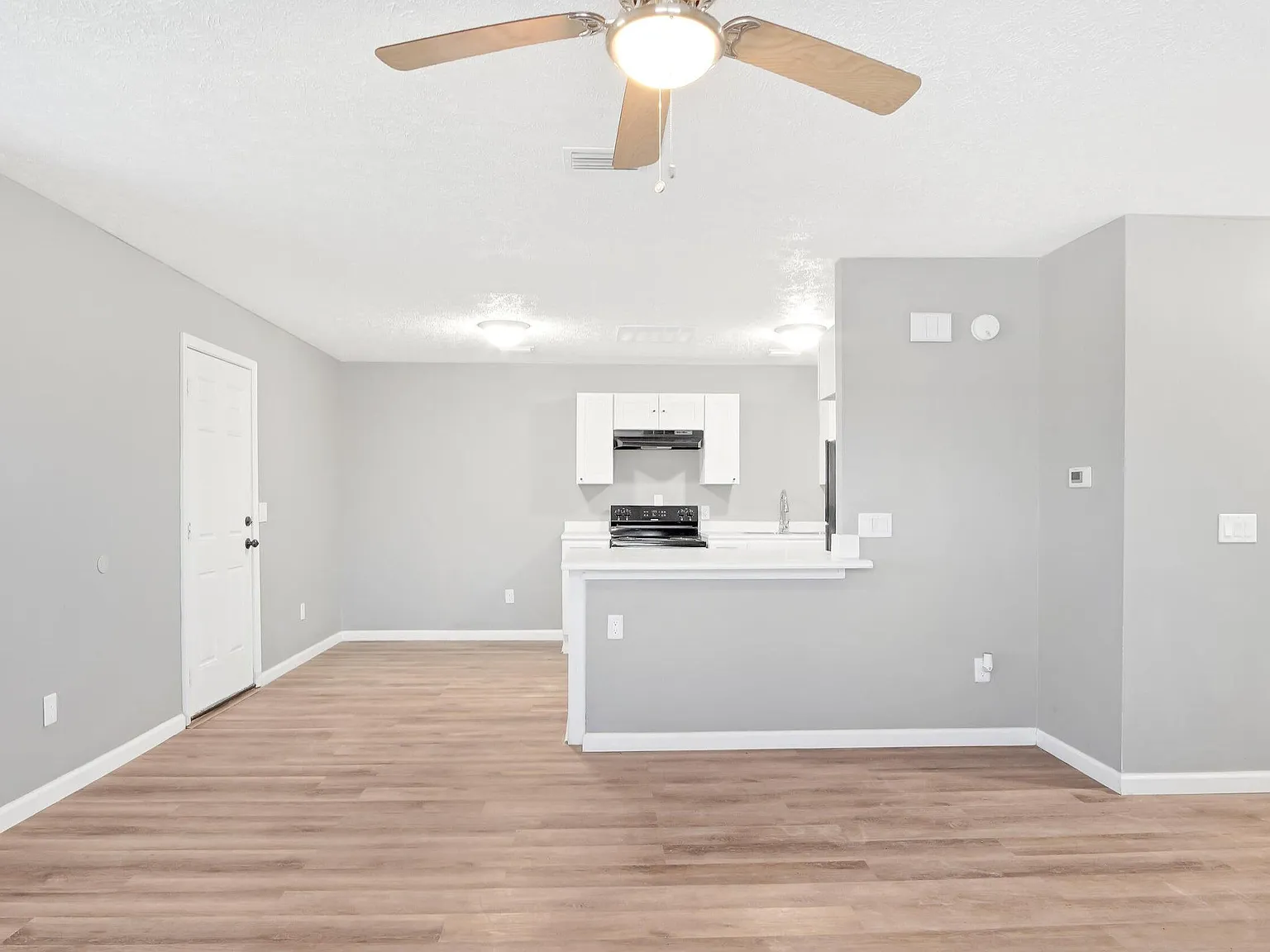 3 bed, 1300 sqft, $1,700 — Photo 4