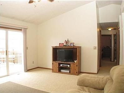 5th image of 441 Courtland Ln