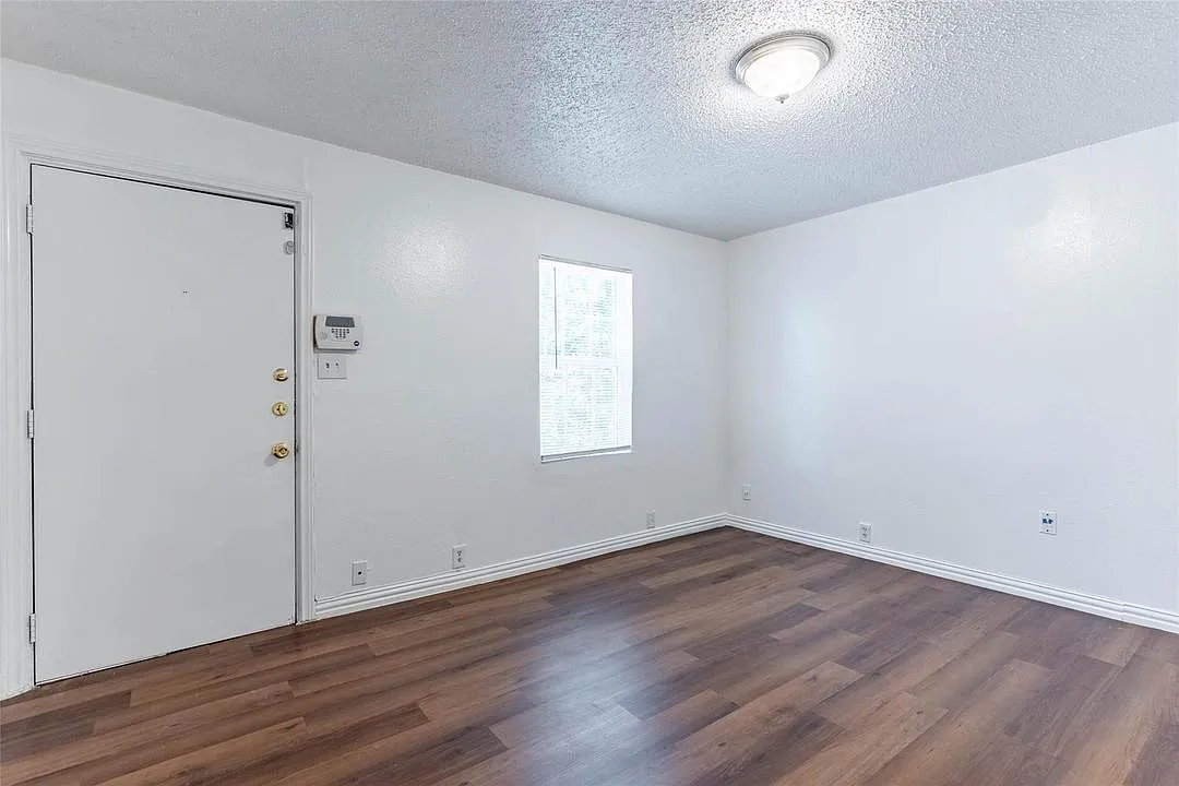 1115 S Frances St — Photo 1