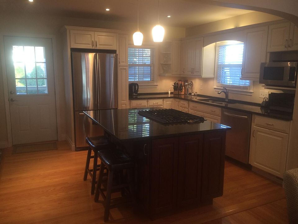 Kitchen with Dual Fuel Oven/Range