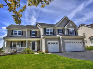 3075 Henry Ln, Lake In The Hills, IL 60156