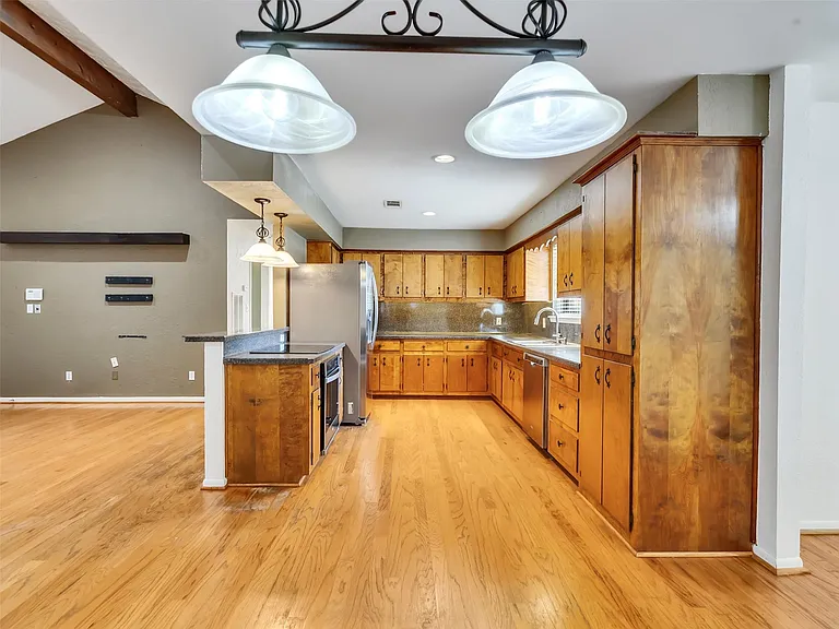 18085 Lake Dr E — Photo 13