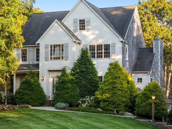 18 Old Farm Rd, Westport, MA 02790